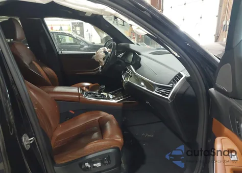 2021 BMW X7 xDrive40I z USA, uszkodzony, nr VIN 5UXCW2C01M9F19564